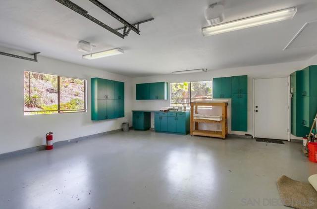 2336 Rancho Diego Ct, Escondido CA: https://media.crmls.org/mediaz/786c055f-44cf-49d3-98ee-63e6909183c4.jpg