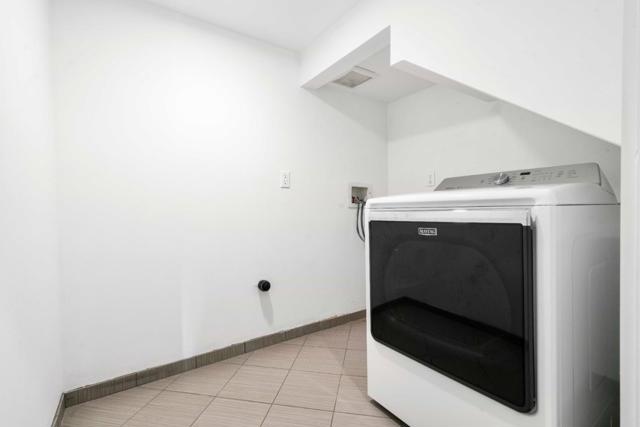 42 Farragut, San Francisco CA: https://media.crmls.org/mediaz/786c6834-083d-4087-aecc-7420690133a0.jpg