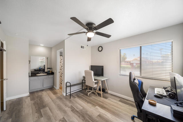 Image 12 of 31 For 78650 Avenue 42  101