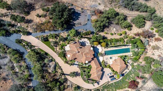 14440 Ridge Ranch Rd, Valley Center CA: https://media.crmls.org/mediaz/786d0c14-1872-4f9f-95c3-f6bc1b98a73d.jpg