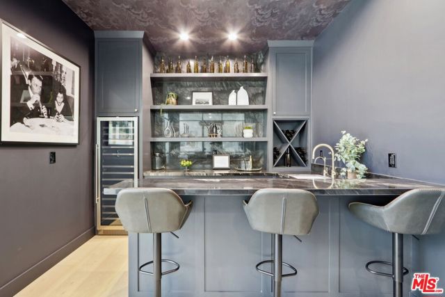 4261 Temma Court, Calabasas CA: https://media.crmls.org/mediaz/786d28a4-cf54-4d8e-acd5-675d69d6aabd.jpg