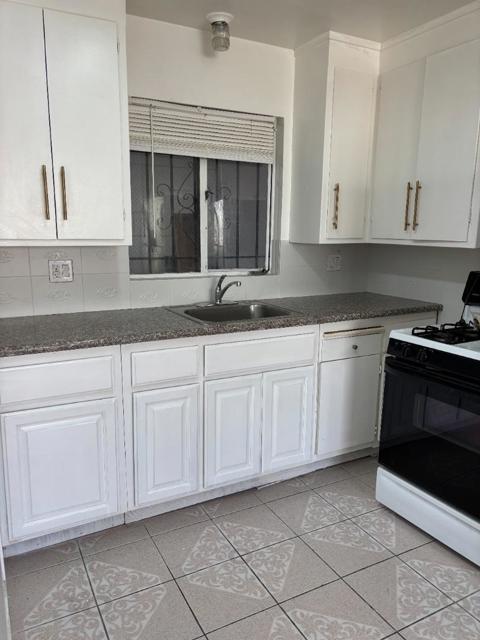 3044 Market Street, Emeryville CA: https://media.crmls.org/mediaz/786d595c-edb3-4205-ab4b-9637013453aa.jpg