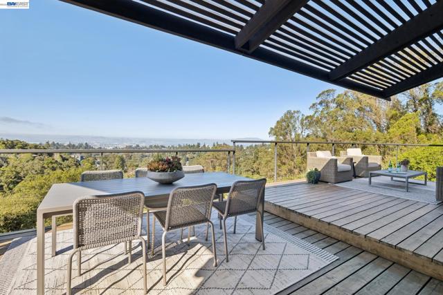 6801 ARMOUR DRIVE, Oakland CA: https://media.crmls.org/mediaz/786d81bd-ca16-479c-847b-9714985c0eb4.jpg