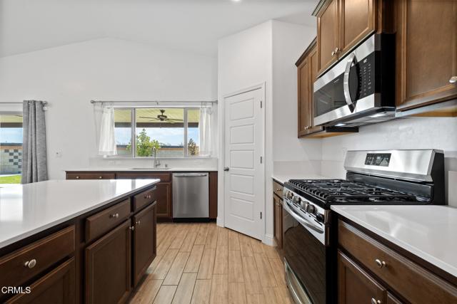 Detail Gallery Image 10 of 46 For 9101 Willow Terrace Dr, Shafter,  CA 93263 - 4 Beds | 2 Baths