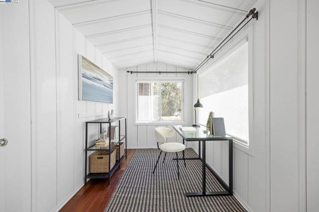 898 Union St, Alameda CA: https://media.crmls.org/mediaz/786dfb22-3d45-41de-ad11-ffa55abe69d1.jpg