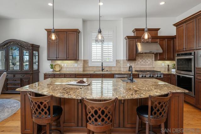15674 Via Santa Pradera, San Diego CA: https://media.crmls.org/mediaz/786e8340-1b19-4400-abd2-6c97bf4e56eb.jpg