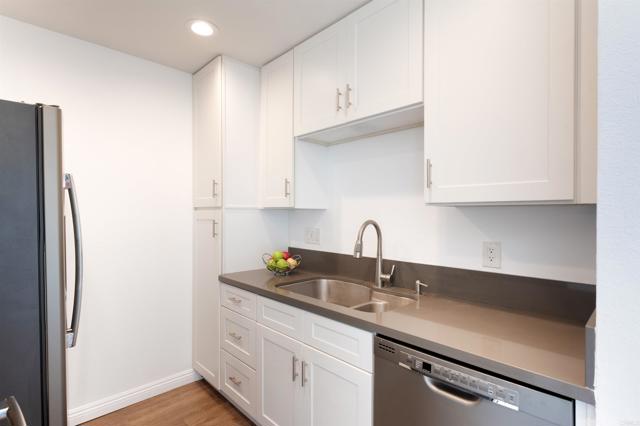 1460 Seacoast Drive, Imperial Beach CA: https://media.crmls.org/mediaz/786ebf36-1f2e-49bb-af43-7b57bf9e139f.jpg