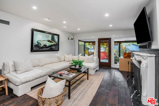 4838 Coldwater Canyon Avenue, Sherman Oaks CA: https://media.crmls.org/mediaz/786f15af-29b7-4404-baad-c8c93f76243b.jpg