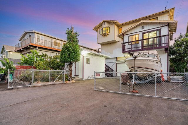 71 Taylor Pl, Bethel Island CA: https://media.crmls.org/mediaz/786f91f5-e21b-475e-b34b-2fe40586b509.jpg