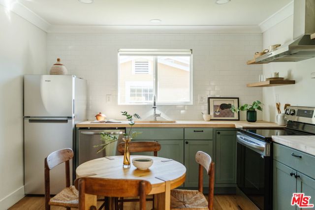 5421 Stratford Road, Los Angeles CA: https://media.crmls.org/mediaz/787021de-5c59-4664-8530-6284016d9051.jpg