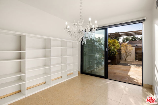 2548 Angelo Drive, Los Angeles CA: https://media.crmls.org/mediaz/78707741-6582-446a-bd46-970830a336ec.jpg