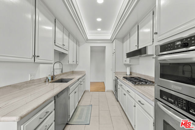1506 S Bentley Avenue, Los Angeles CA: https://media.crmls.org/mediaz/78710003-30f2-4ccd-9972-d1cef00d6d6a.jpg