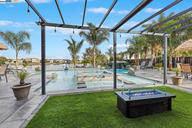 1050 Clear Lake Dr, Oakley CA: https://media.crmls.org/mediaz/78714b33-d976-4619-9997-c4ac981d1b23.jpg