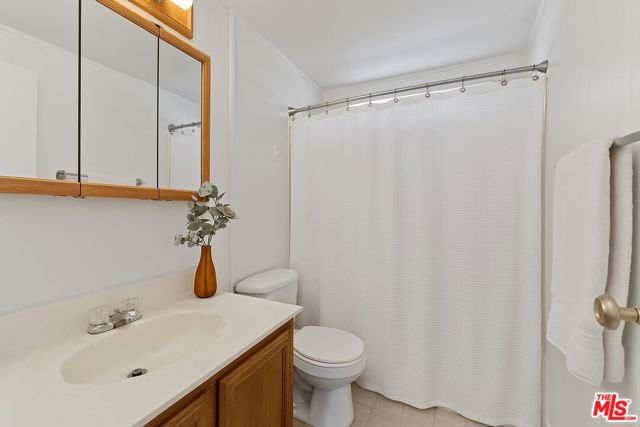 23777 Mulholland Highway, Calabasas CA: https://media.crmls.org/mediaz/7871972c-4df1-422e-8553-3d320d30f40d.jpg