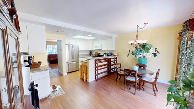 232 Gazania Court, Thousand Oaks CA: https://media.crmls.org/mediaz/787199c4-fb9b-4e55-b9d6-080879c5f945.jpg