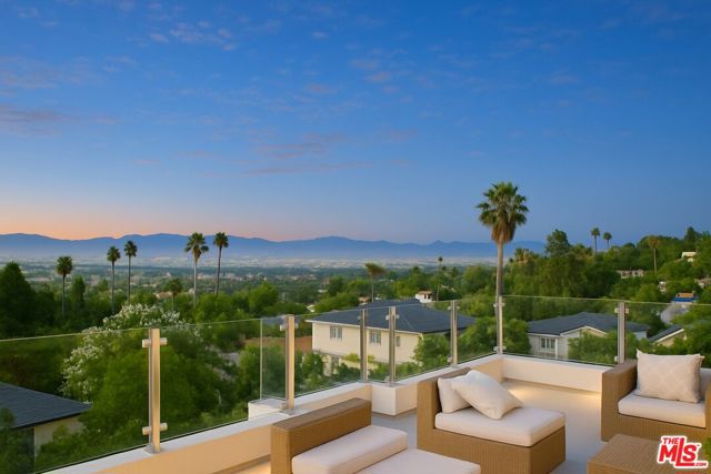 4637 Dunas Lane, Tarzana CA: https://media.crmls.org/mediaz/7871a07b-0c8f-4a18-88dc-bd43b1488575.jpg