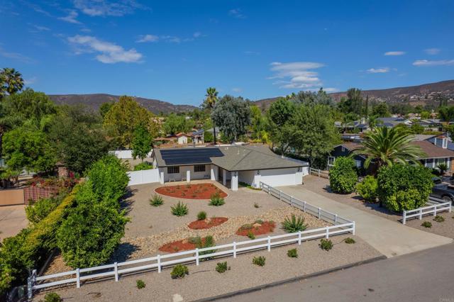 Detail Gallery Image 11 of 37 For 24010 Del Amo Rd, Ramona,  CA 92065 - 3 Beds | 2 Baths