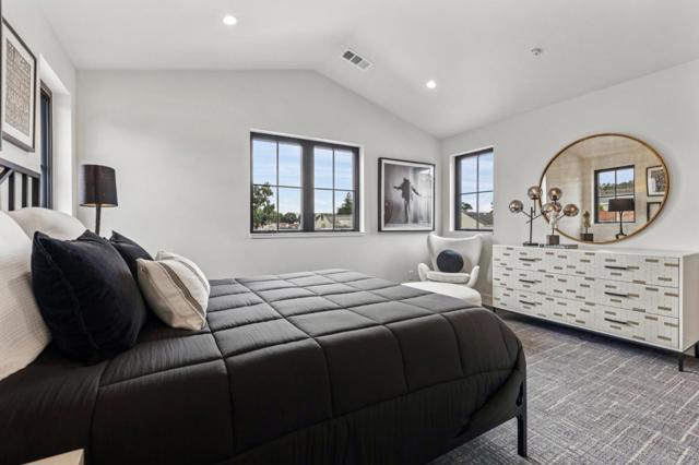 587 Creekside Court, Half Moon Bay CA: https://media.crmls.org/mediaz/78722dc2-7b13-4422-8423-170519ab8439.jpg