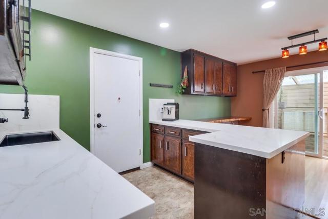 3541 Pomeroy St, San Diego CA: https://media.crmls.org/mediaz/787246f5-492a-4600-90c1-bc78e68aa000.jpg