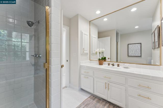645 Los Palos Dr, Lafayette CA: https://media.crmls.org/mediaz/7872840d-d987-4944-b0fe-c06f9fbafbf8.jpg