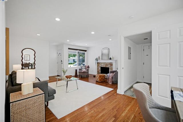 17303 Via Andeta, San Lorenzo CA: https://media.crmls.org/mediaz/7872b30c-8d74-4ff7-981a-748c4aaa1d79.jpg