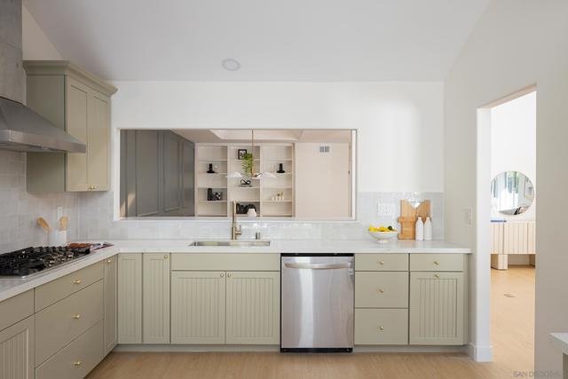 4710 Cordoba Way, Oceanside CA: https://media.crmls.org/mediaz/787379ce-8152-442d-982a-65f7407fe0a9.jpg