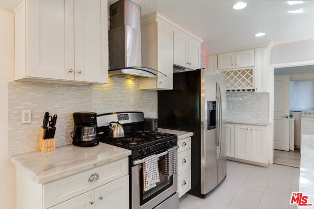 7553 GARDEN GROVE Avenue, Reseda CA: https://media.crmls.org/mediaz/7873a697-fbff-4e4a-ae18-40ffc5f85ea6.jpg