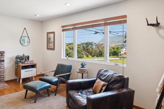 300 4th Street, Montara CA: https://media.crmls.org/mediaz/787422fa-8cec-4afa-9b2a-7e1878a775a0.jpg