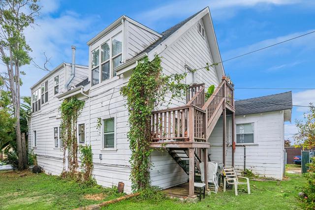 2464 Palmetto Street, Oakland CA: https://media.crmls.org/mediaz/78744716-4072-4b9e-8f29-7b1c605d0378.jpg