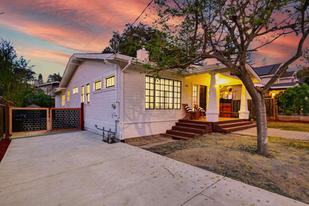 321 Johnson Avenue