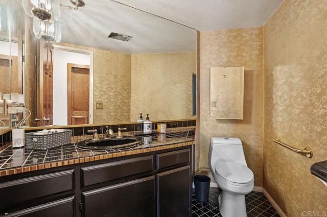 23742 Calistoga Pl, Ramona CA: https://media.crmls.org/mediaz/78744abb-f1fd-4b94-a74b-7a3c7efe87c8.jpg