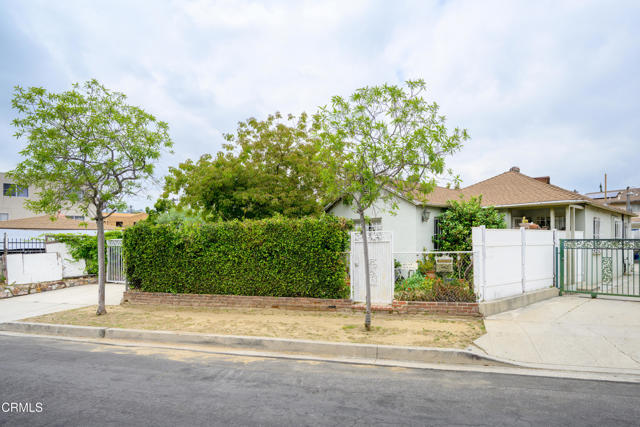 5621 Carlota Boulevard, Los Angeles CA: https://media.crmls.org/mediaz/7874b670-c8bf-4f98-a9e5-be8fc4c6b84d.jpg