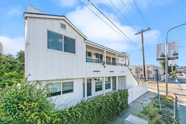 2664 S La Brea Avenue, Los Angeles CA: https://media.crmls.org/mediaz/7874f30f-830a-4775-8b4a-e4a3692e9281.jpg