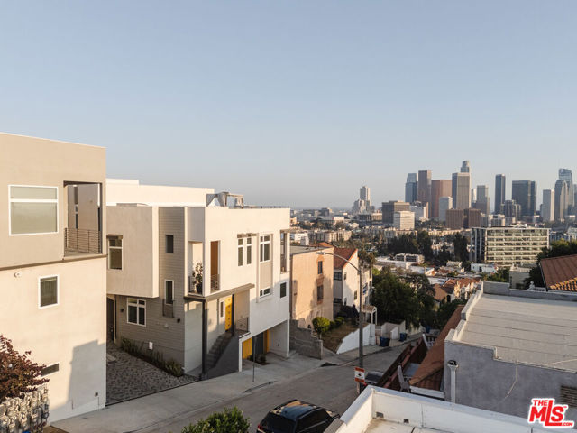 1124 W Panorama Way, Los Angeles CA: https://media.crmls.org/mediaz/78757a8f-6e8b-442d-af59-34c5ee28c1ef.jpg