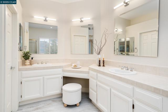 9356 Mediar Dr, San Ramon CA: https://media.crmls.org/mediaz/78763b3b-7213-4fd7-bcb2-b7c151da9e94.jpg