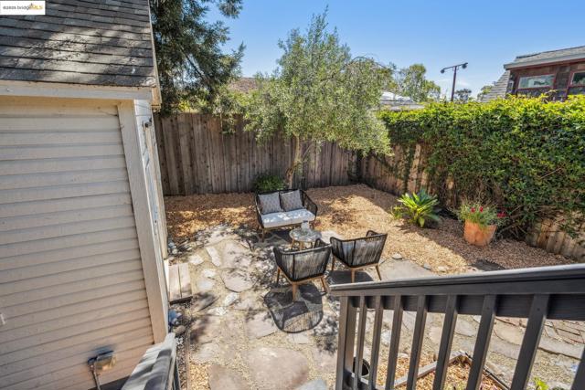 2705 Mathews St, Berkeley CA: https://media.crmls.org/mediaz/7876acc0-45a1-4bed-84fc-6037b1a43e1e.jpg
