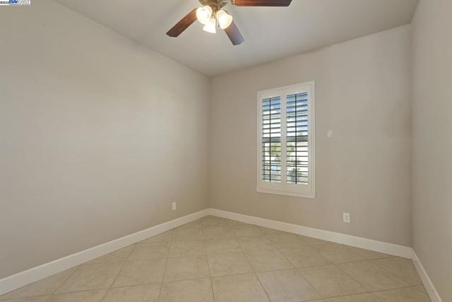 2961 Clear Point Way, Manteca CA: https://media.crmls.org/mediaz/78772801-ad5f-4b71-86e5-a61197983da2.jpg