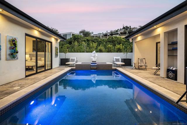2365 Via Siena, La Jolla CA: https://media.crmls.org/mediaz/78773de0-1163-4443-9cf0-7eacb7420e0a.jpg