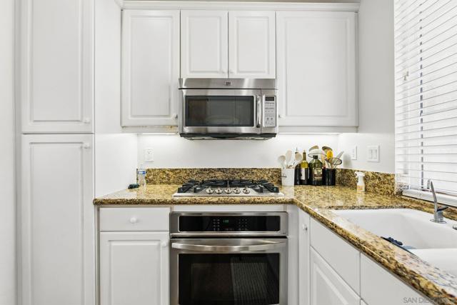 2855 Bear Valley Rd, Chula Vista CA: https://media.crmls.org/mediaz/787778c4-6fb8-4e9f-862d-cee149b3ebf6.jpg