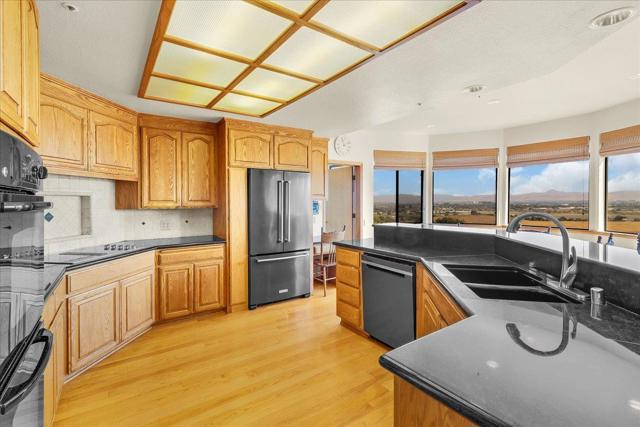 275 Nicholson Drive, Hollister CA: https://media.crmls.org/mediaz/7877dedc-c898-4f09-9fe8-11ca6a2af220.jpg