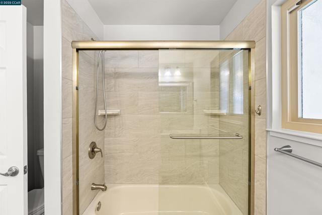 4403 Winterberry Ct, Concord CA: https://media.crmls.org/mediaz/787876c2-650c-4810-87ff-2f6230c160f9.jpg