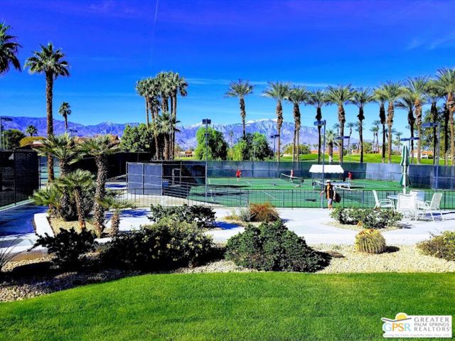 610 Vista Lago Circle, Palm Desert, CA 92211