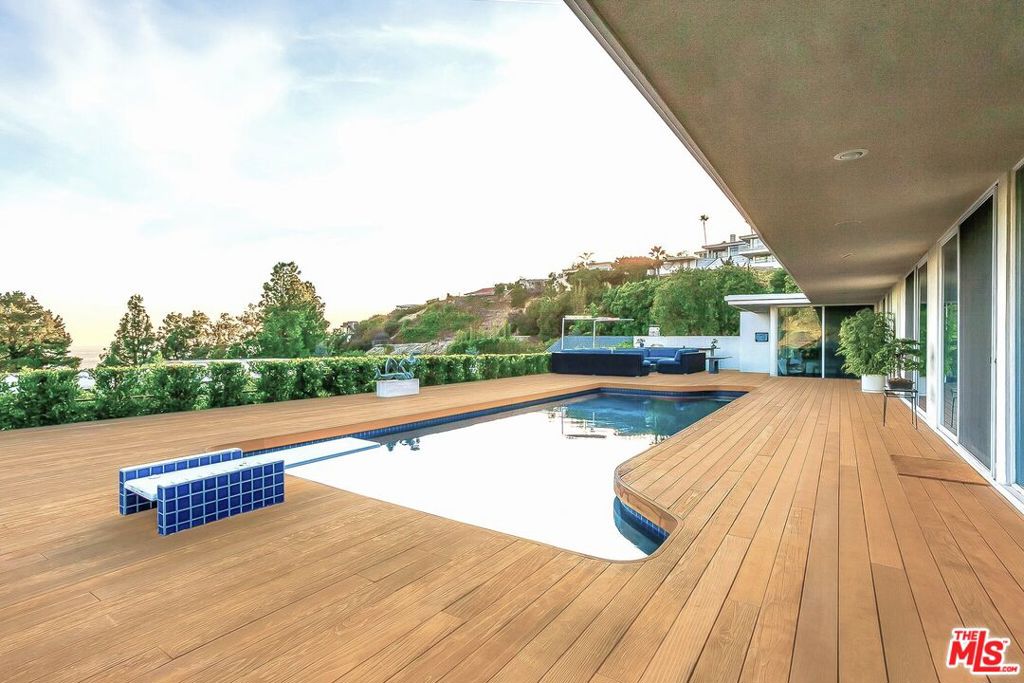 9263 Swallow Drive