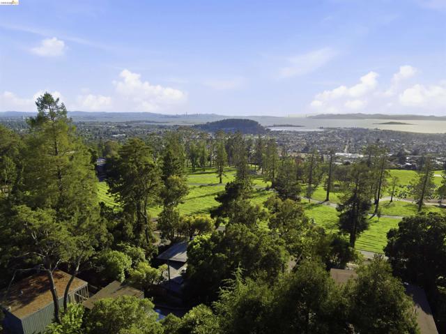 44 Highgate Rd, Kensington CA: https://media.crmls.org/mediaz/7878abe6-adcc-4b1f-ac4f-acbddf4b4723.jpg