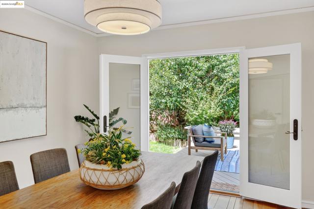 2773 Argyle Street, Oakland CA: https://media.crmls.org/mediaz/7879016f-2f4d-41f3-ab95-19827dce6a5e.jpg