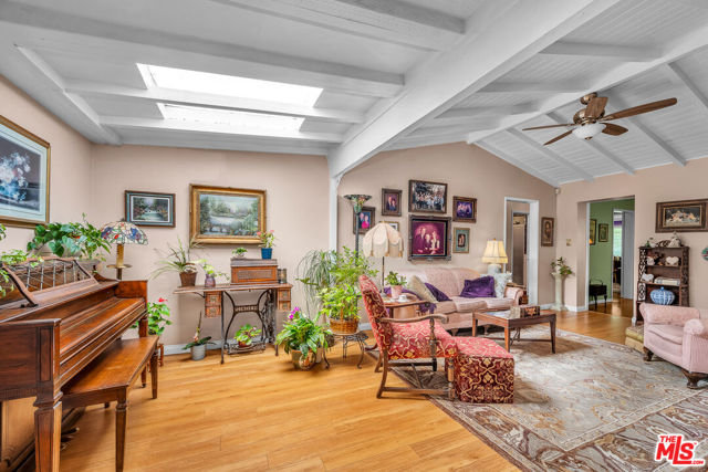 12144 Blix Street, Valley Village CA: https://media.crmls.org/mediaz/7879a9c7-29f7-473e-945e-587469c13aeb.jpg
