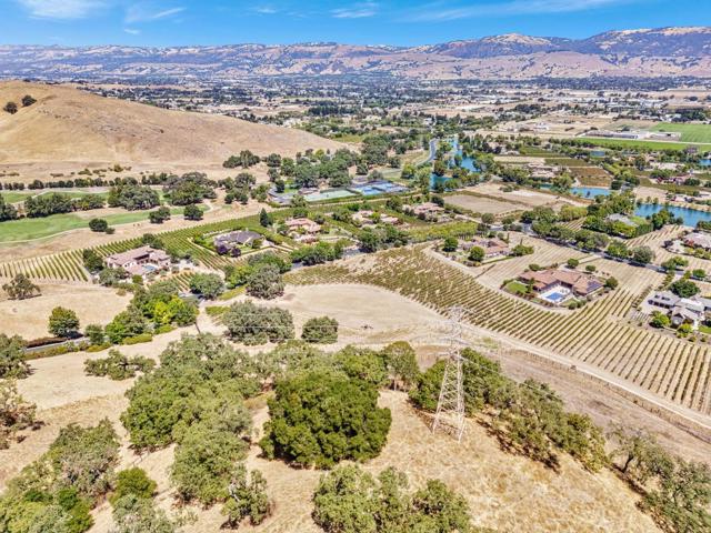 1322 Lions Peak Lane, San Martin CA: https://media.crmls.org/mediaz/7879f2d0-34aa-4227-9bf2-c48da3c753f0.jpg