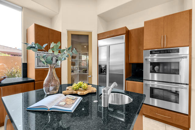 50050 Camino Privado, La Quinta CA: https://media.crmls.org/mediaz/787a3fb7-80ce-4fbd-82d1-f5b5c735f0e9.jpg