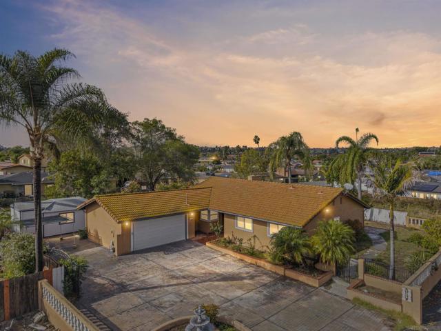 5315 Old Dairy Ct, Bonita CA: https://media.crmls.org/mediaz/787a5942-4231-41bc-bc75-61fd7a658fb5.jpg