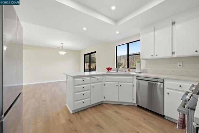 304 Lion Valley Rd, Escondido CA: https://media.crmls.org/mediaz/787b166d-22a7-4385-b6c1-cba3edef36cc.jpg